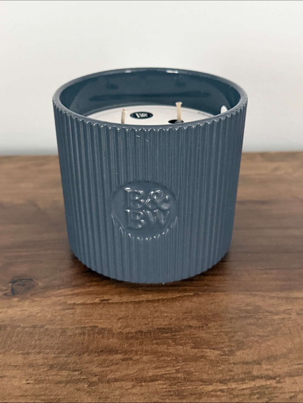White Barn Mahogany Teakwood Intense 3-Wick Candle in Ribbed Ceramic Jar